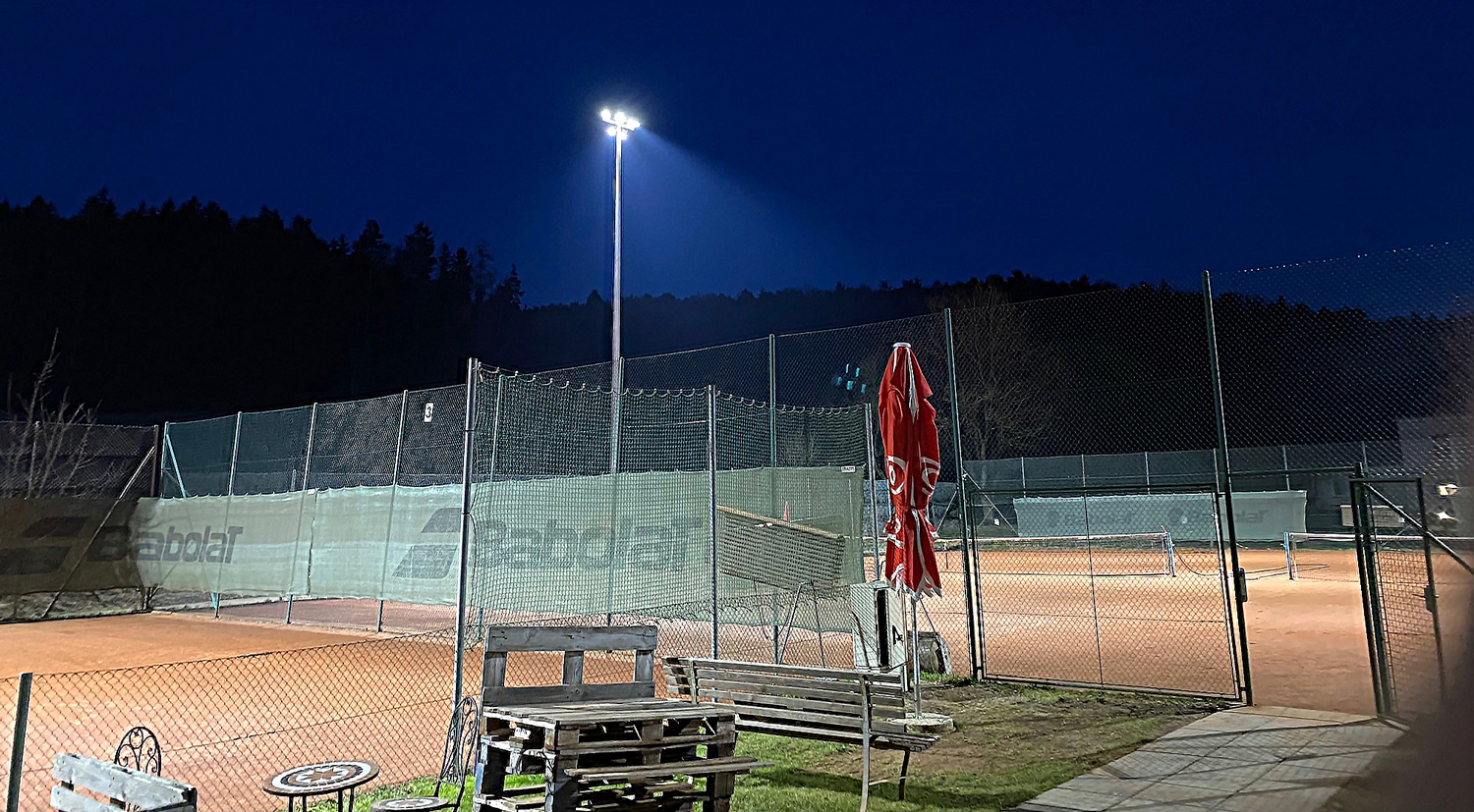 Read more about the article Licht für die DSG Tennisanlage Mariatrost SmartArena LED Fluter